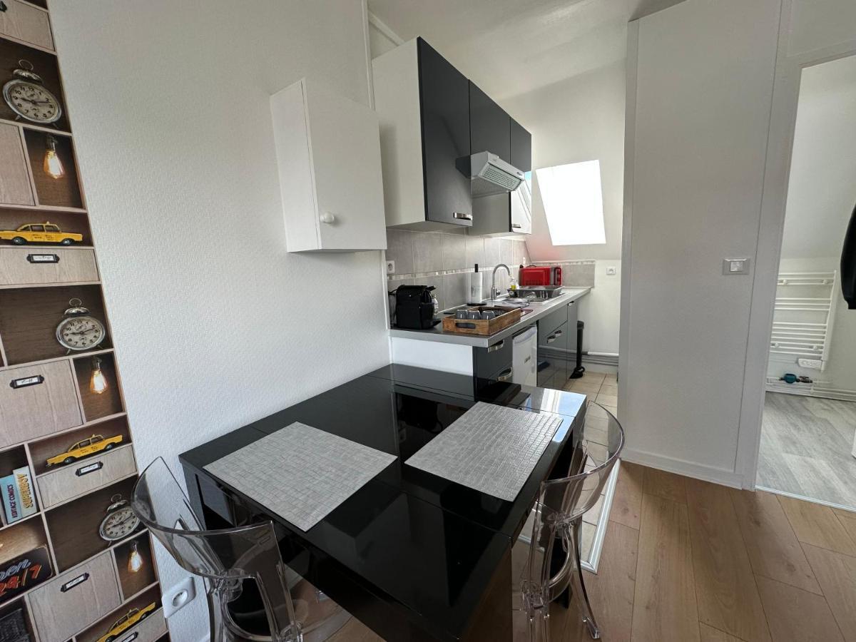 Appartement Au Centre Ville De Sens Luaran gambar