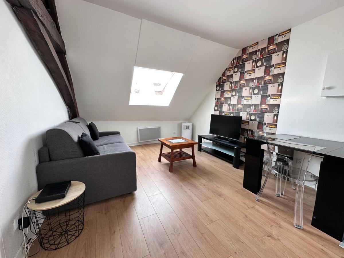 Appartement Au Centre Ville De Sens Luaran gambar